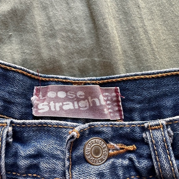 Vintage Levi’s 569 Medium/Dark Wash Denim Cutoff Shorts - Picture 3 of 5